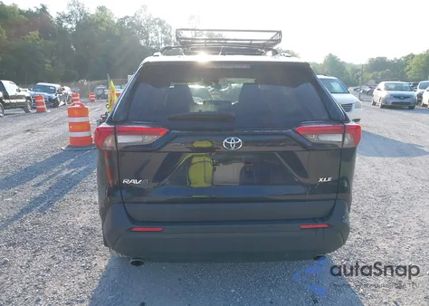 2024 Toyota Rav4 Xle Premium z USA, uszkodzony, nr VIN 2T3C1RFV4RW316480